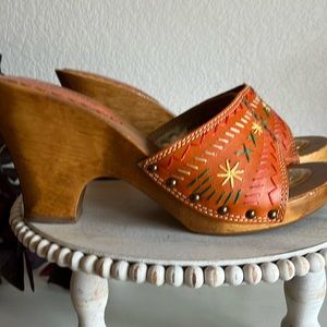 Somethin’else by Skechers leather upper solid wood heel orange size 10